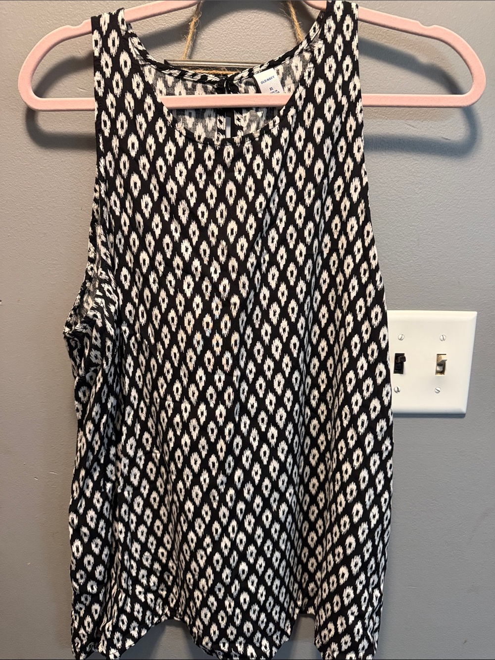 Old Navy Black and White Geometric Racerback Tank